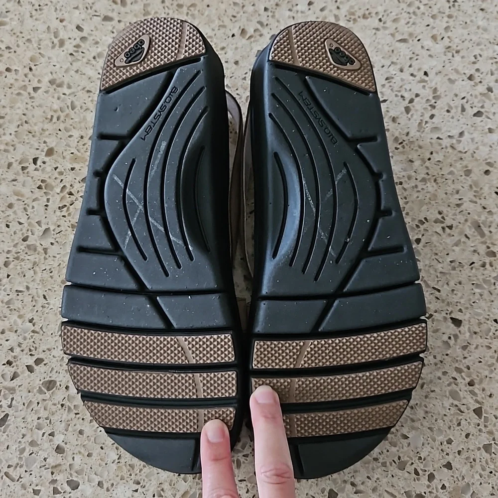 Women's size 9 Neutral Abeo tan sandals - Picture 5 of 10